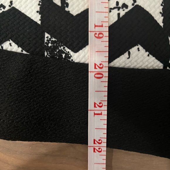 EUC Sz L Blk &White Andrea Dress - Picture 7 of 7